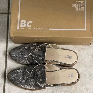 BC Snakeskin mule. Black and off-white